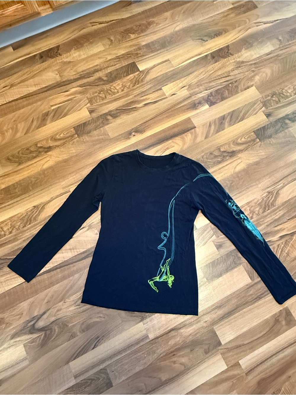 lululemon Graphic Long Sleeve Tee | Rock Climber Aerial Art black very unique
